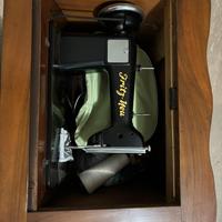 Macchina da cucire d’epoca Friz Neu con mobile