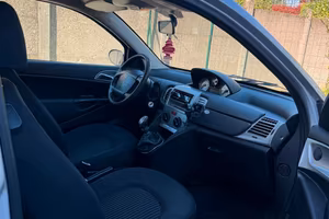 ypsilon 10
