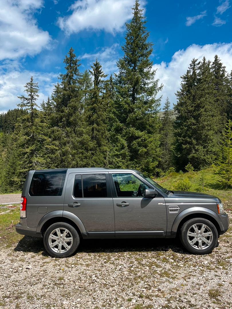 Land Rover Discovery 2009 photo 2