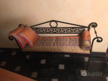 Divanetto di ferro laccato nero