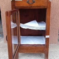 Comodino in legno