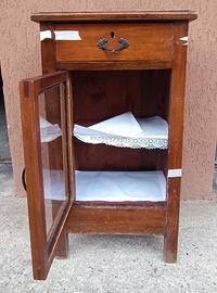 Comodino in legno