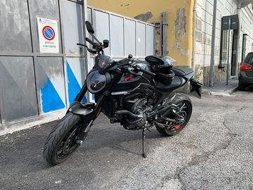 Ducati monster 937