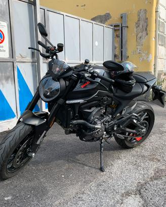Ducati monster 937