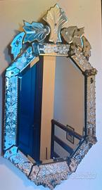 Specchio ottagonale in vetro di Murano decorato. a