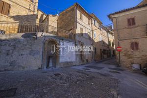 Casa su più livelli nel cuore di Morrovalle - Vi