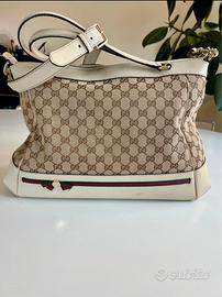 Borsa Gucci GG Supreme in tela e pelle bianca