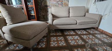 divano a 3 sedute con penisola e cuscini 