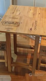 Tavolo con sgabelli
