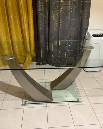 Tavolo di design con piano e base in vetro