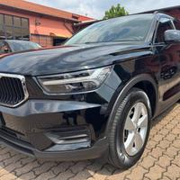 VOLVO XC40 T2 Momentum Core