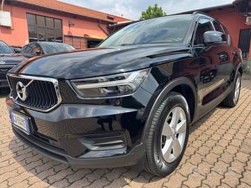 VOLVO XC40 T2 Momentum Core
