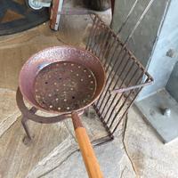 GRATICOLA , TRE PIEDI  E  PADELLA PER CASTAGNE