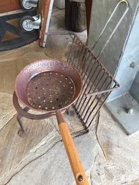 GRATICOLA , TRE PIEDI  E  PADELLA PER CASTAGNE