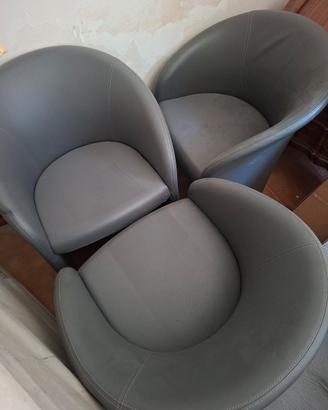 set 4 poltrone in pelle e tavolino