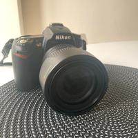 Nikon D90 con obiettivo 18-105