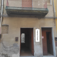 Si vende piano terra e 1° piano