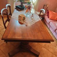 Tavolo in noce e sedie 