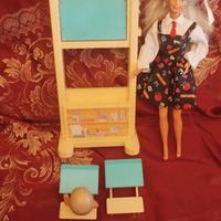 Barbie Maestra con lavagna e 2 banchi