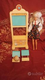 Barbie Maestra con lavagna e 2 banchi