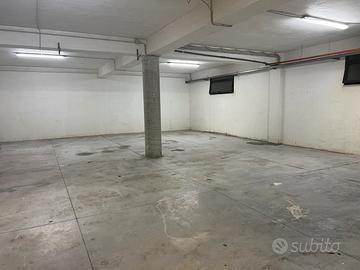 Locale commerciale o magazzino Aquino