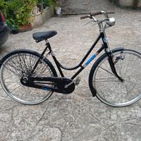 splendidaBicicletta d'epoca con freni a bacchetta 