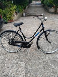 splendidaBicicletta d'epoca con freni a bacchetta 