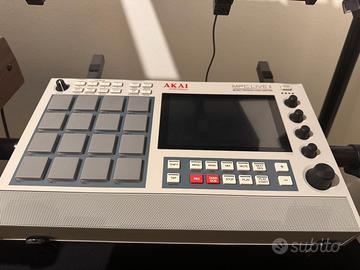 AKAI MPC LIVE 2 Retro edition