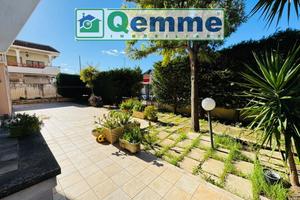 APPARTAMENTO QUADRILOCALE CON SCOPERTO E BOX AUTO