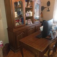 libreria con scrivania e mobile basso