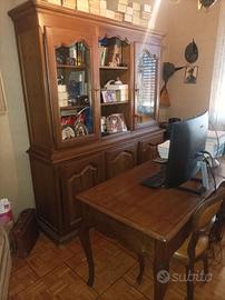 libreria con scrivania e mobile basso