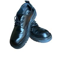 Scarpe nere stringate con suola carrarmato