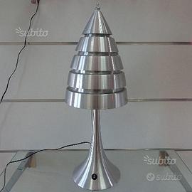 Lampada da tavolo a led in alluminio spazzolato