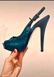 Sandali con logo .nuovi mai usati Solo Soprani