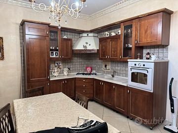 Cucina a angolo di legno classica