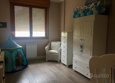 Cameretta bambino/a in legno fatta a mano