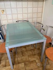 Tavolo con 6 sedie
