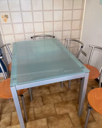 Tavolo con 6 sedie