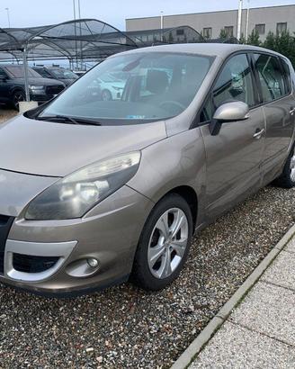 RENAULT Scenic 1.4 16V TCE Dynamique