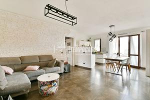 RAFFINATO APPARTAMENTO CON DOPPI SERVIZI E GARAGE