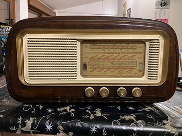 Radio d’epoca con o senza mobile