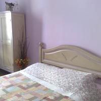 Cameretta in legno dipinta a mano