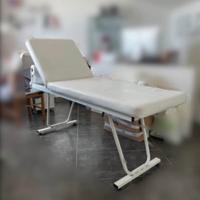 Lettino e lampada per estetista