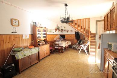 CASA SEMINDIPENDENTE A ROCCANTICA