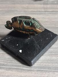 Medhat Shafik Fish statua on bronzo