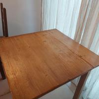 tavoli in legno  di una vecchia osteria 80x80