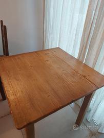 tavoli in legno  di una vecchia osteria 80x80