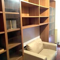 Libreria-Armadio in legno con vetrina