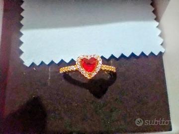 Anello fidanzamento dorato cuore in stile Pandora