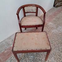 Poltrona d'epoca con poggia piedi 